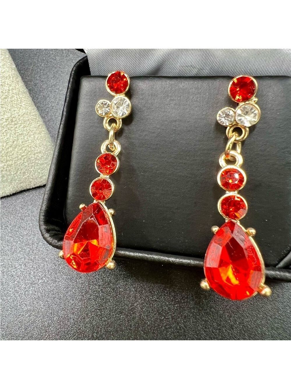 🎉HP🎉New Vintage Inspired Gold Tone Crystal & Zircon Necklace and Earring Set - Picture 4 of 14